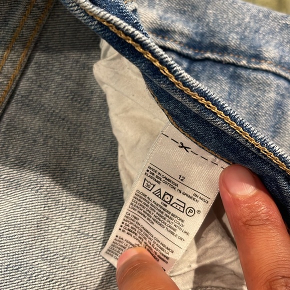 Bundle of Old Navy women’s Jean shorts. Size 12 - Picture 3 of 3